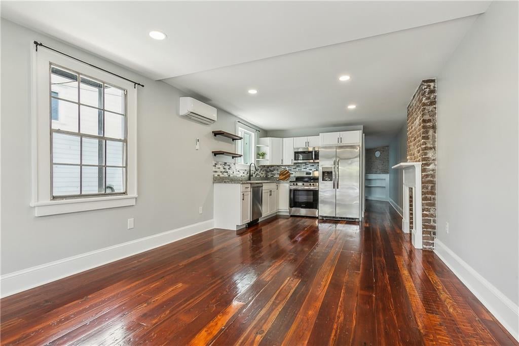 8014 20 PANOLA Street