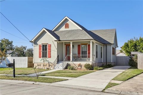 1942 ROSE Street Arabi LA 70032