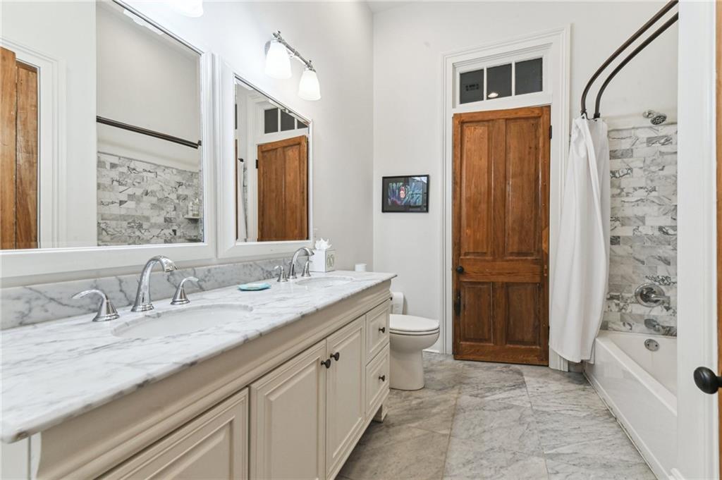 New Orleans, Louisiana 70115, United States, 3 Bedrooms Bedrooms, ,3 BathroomsBathrooms,Residential,Pending,14356