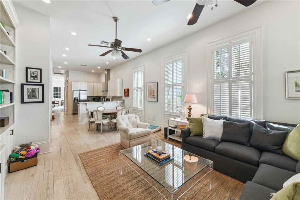 New Orleans, Louisiana 70115, United States, 3 Bedrooms Bedrooms, ,3 BathroomsBathrooms,Residential,Pending,14356