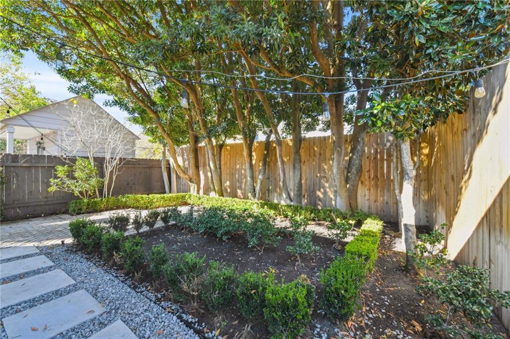 New Orleans, Louisiana 70115, United States, 3 Bedrooms Bedrooms, ,3 BathroomsBathrooms,Residential,Pending,14356