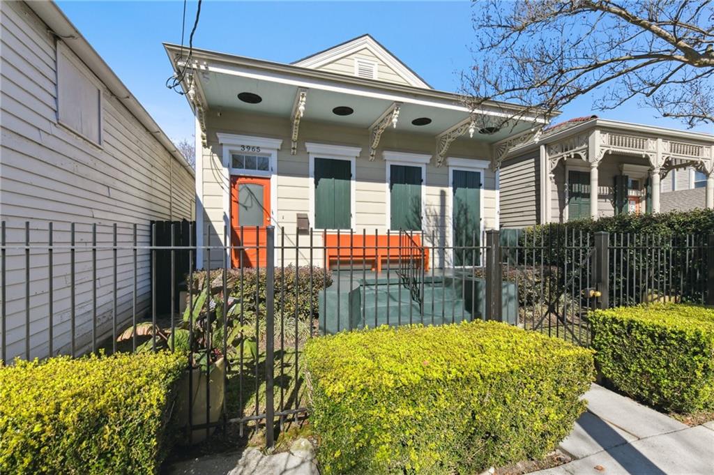 New Orleans, Louisiana 70115, United States, 3 Bedrooms Bedrooms, ,3 BathroomsBathrooms,Residential,Pending,14356