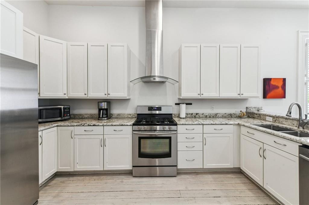 New Orleans, Louisiana 70115, United States, 3 Bedrooms Bedrooms, ,3 BathroomsBathrooms,Residential,Pending,14356