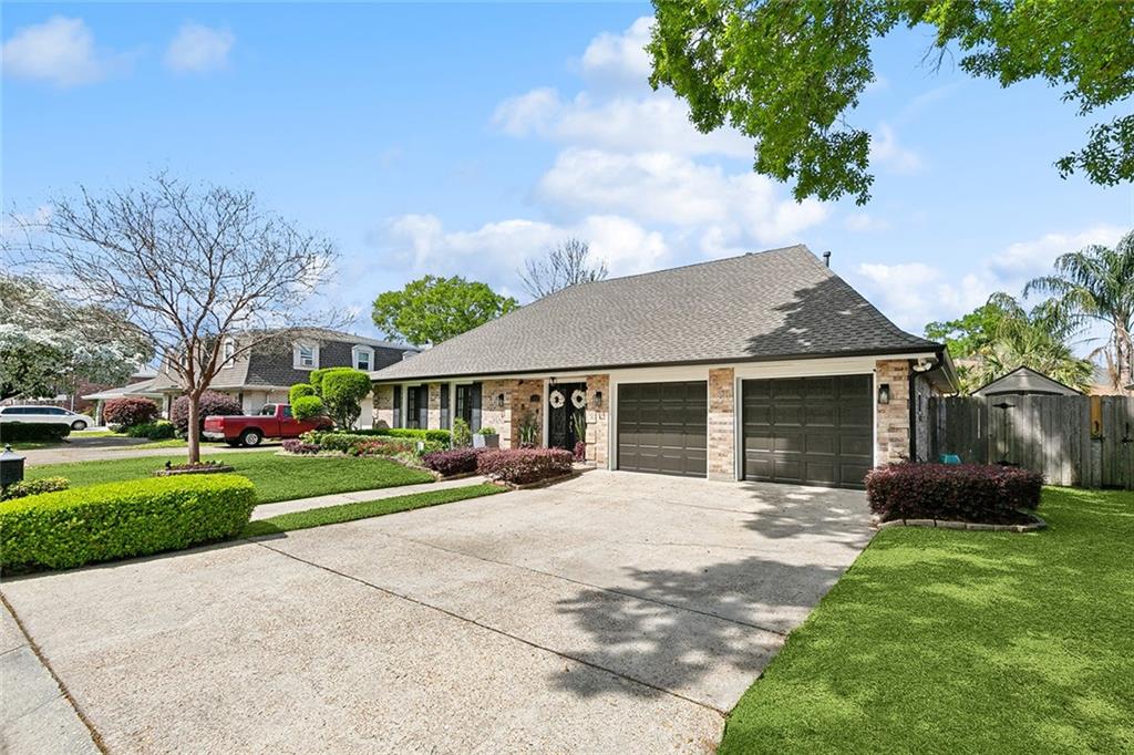 1212 VINTAGE Drive