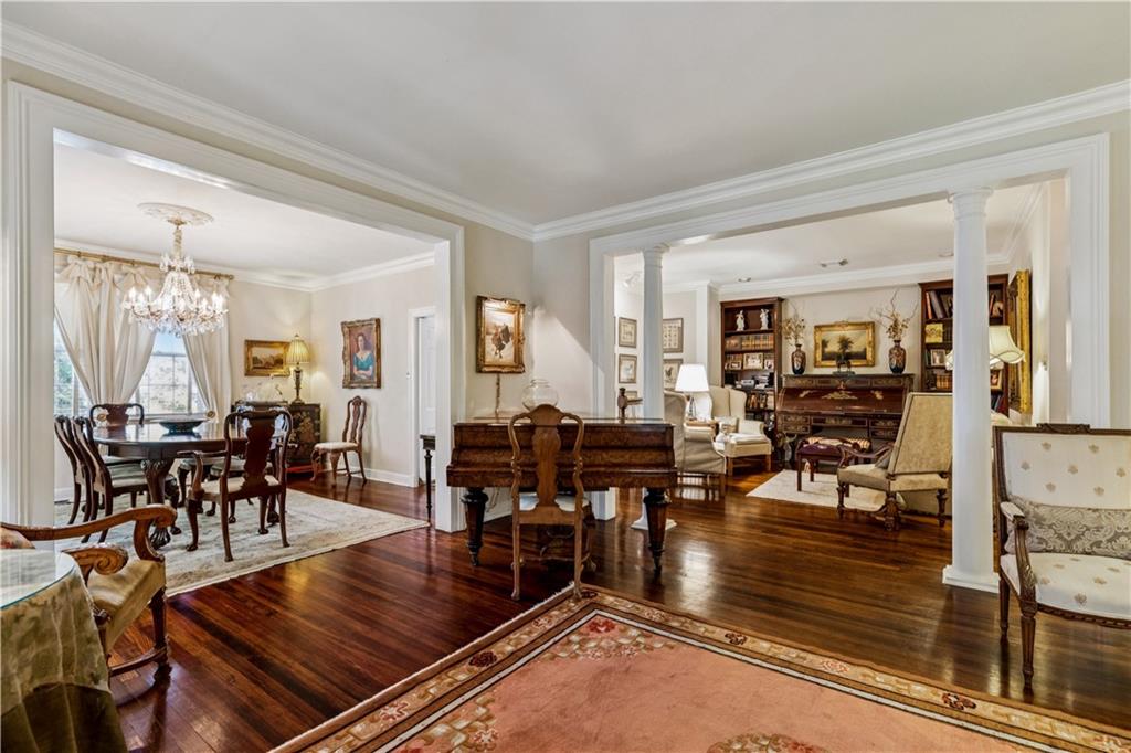 107 E OAKRIDGE Park