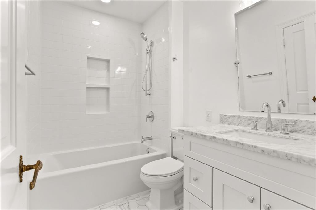 New Orleans, Louisiana 70115, United States, 2 Bedrooms Bedrooms, ,2 BathroomsBathrooms,Residential,Active,52604