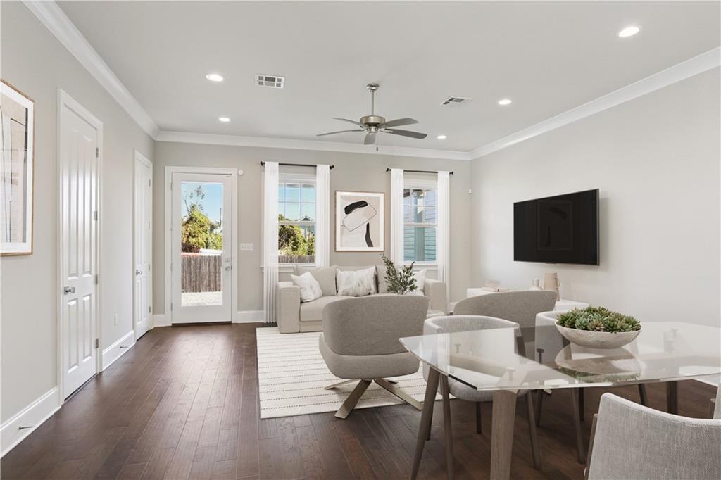 9213 S CLAIBORNE Avenue