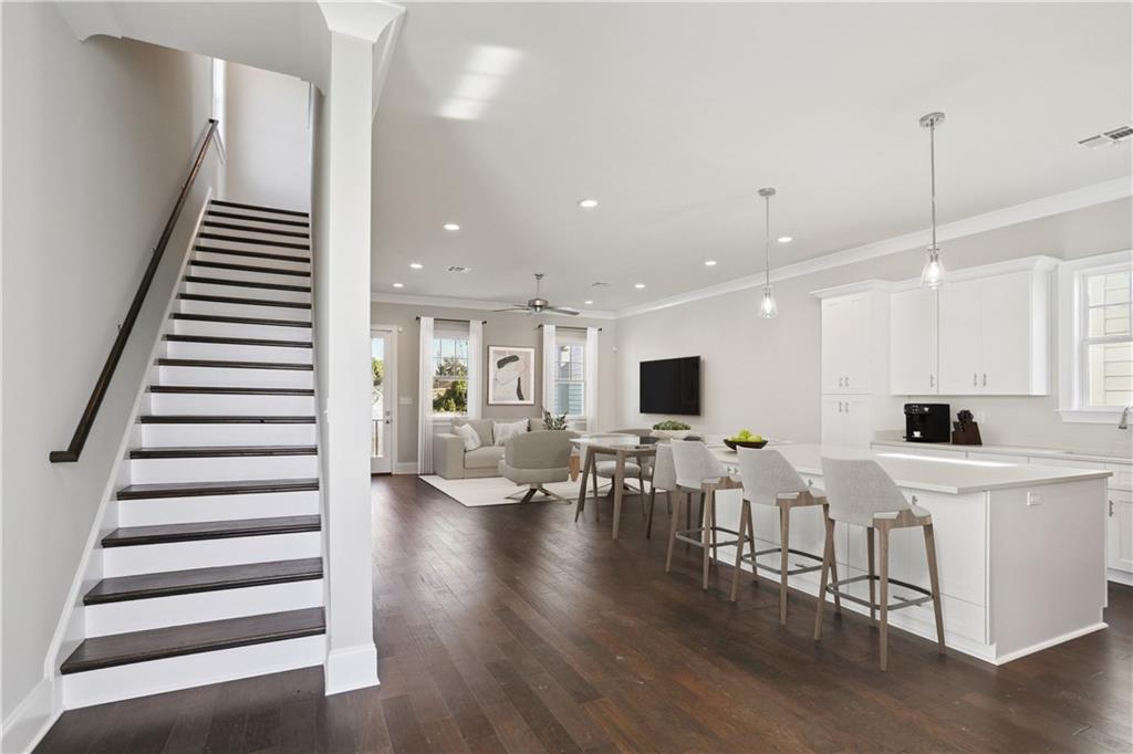 9213 S CLAIBORNE Avenue