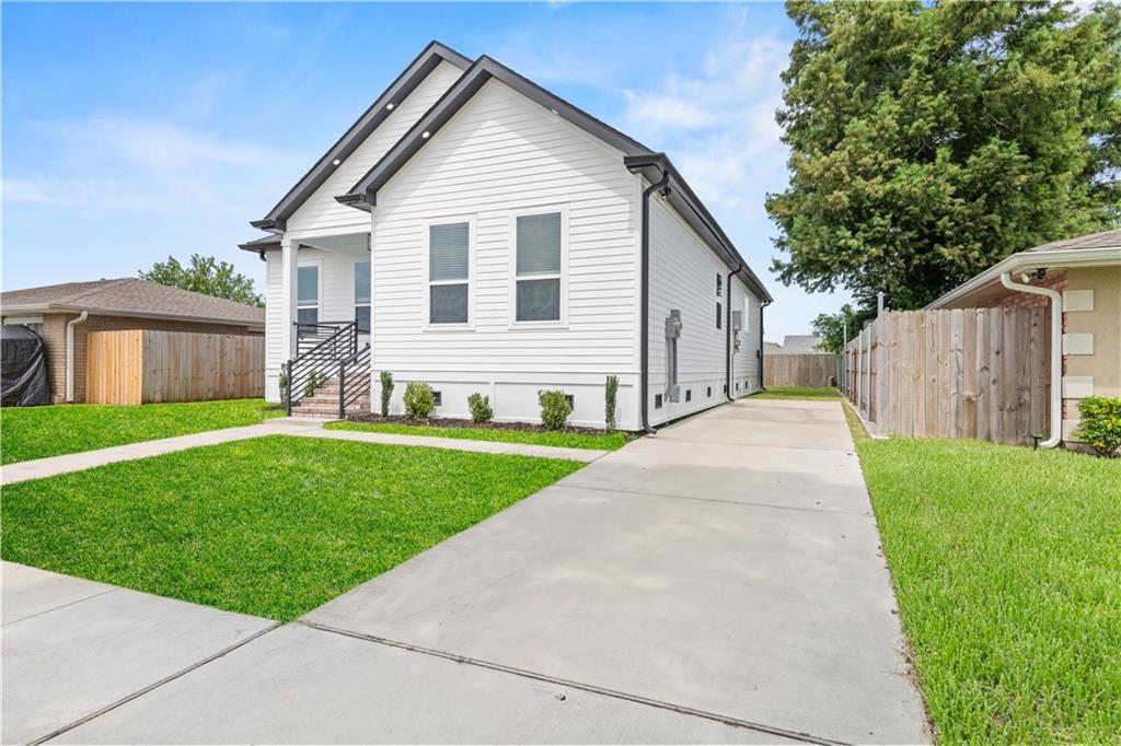 3312 DAUTERIVE Drive
