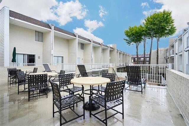 Metairie, Louisiana 70006, United States, 3 Bedrooms Bedrooms, ,2 BathroomsBathrooms,Residential,Active,42997