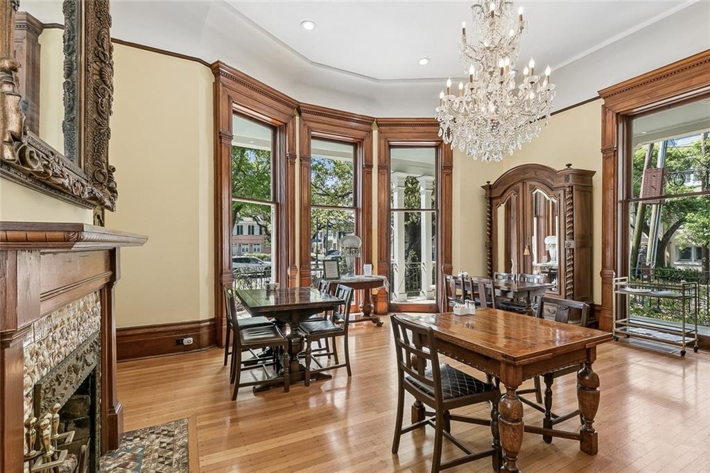 2727 SAINT CHARLES Street