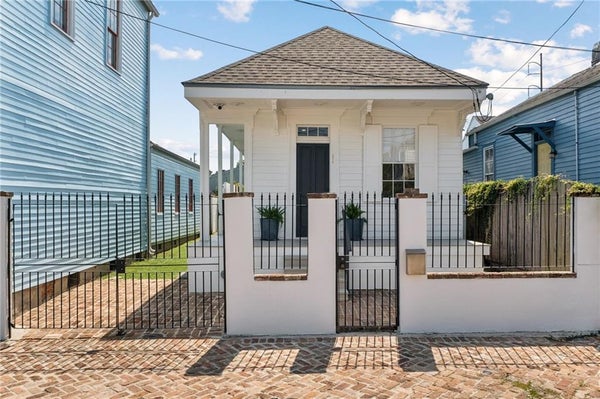 2616 ANNUNCIATION ST, NEW ORLEANS, LA 70130 - Image c19f508cd4cad27ad1703a4db6f70668/4018311533