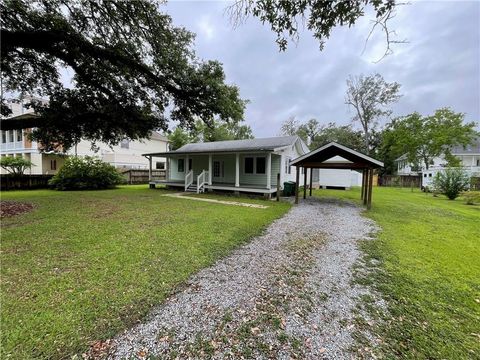 Photo of 314 WEST BEACH Parkway, Mandeville, LA 70448 (MLS # 2556007)