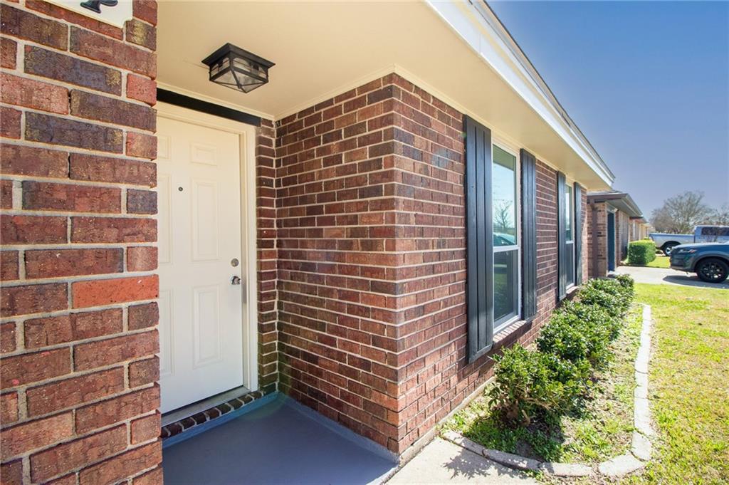 2324 WILLIAMSBURG Drive