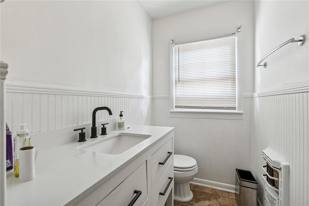 121 N POLK ST Street