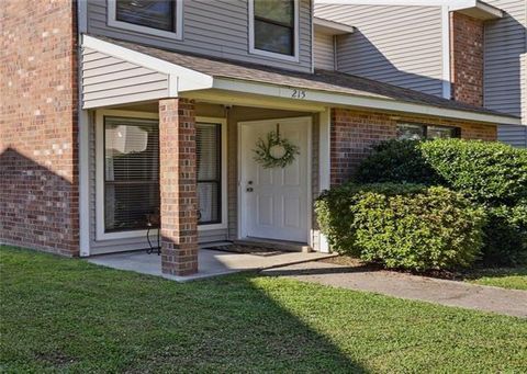 215 PINERIDGE Court . Mandeville LA 70448