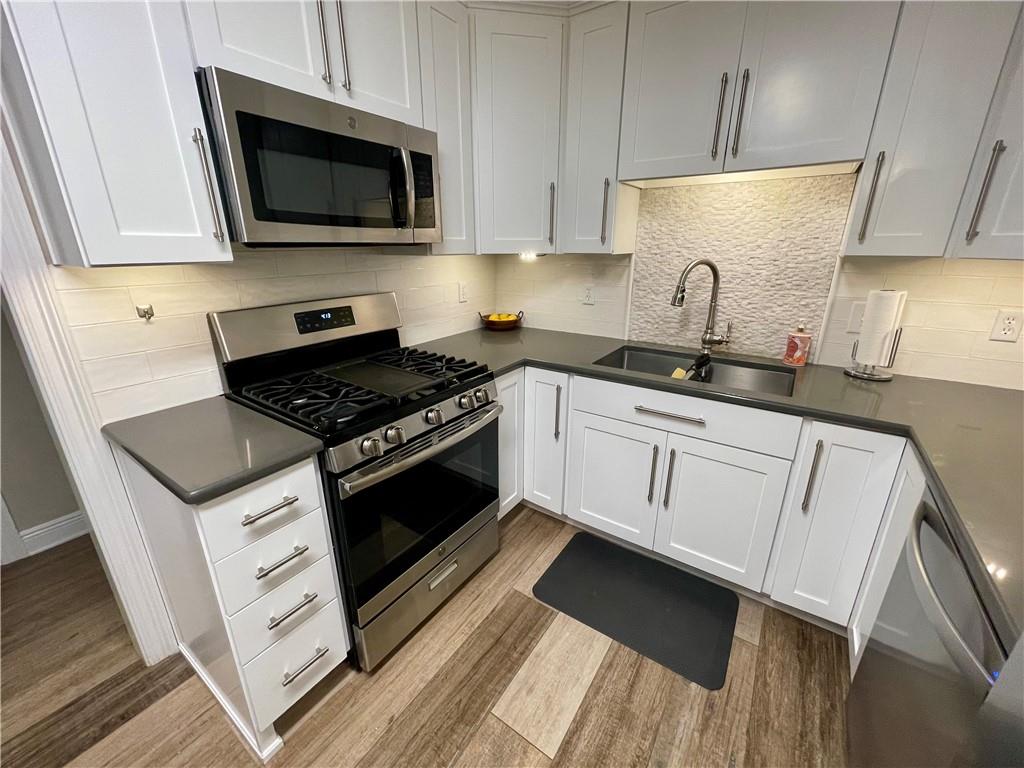 215 PINERIDGE Court .