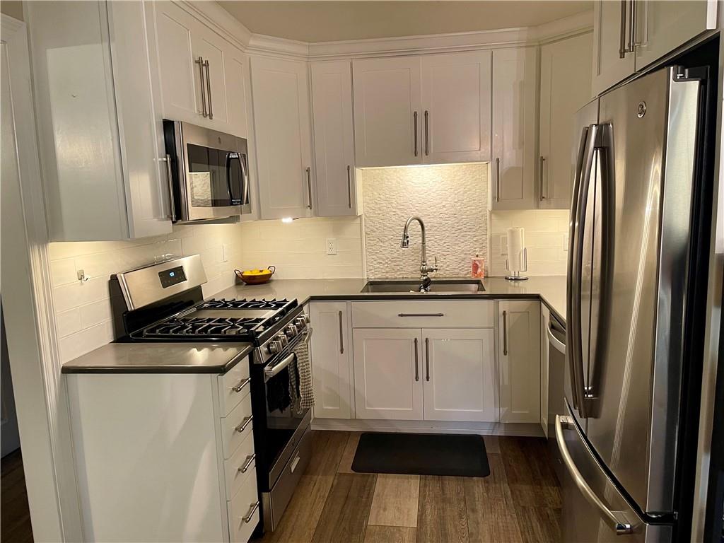 215 PINERIDGE Court .