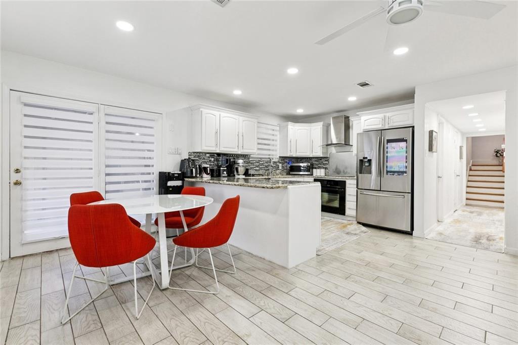 1015 ROSELAWN Street