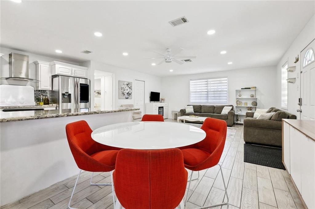 1015 ROSELAWN Street