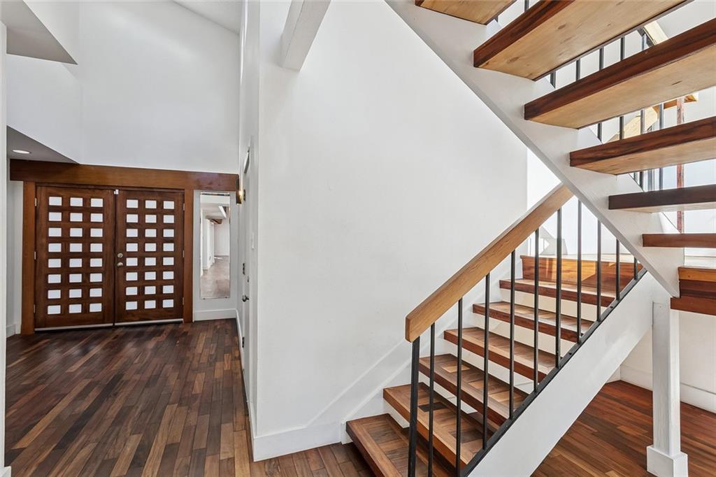 34 FONTAINEBLEAU Drive