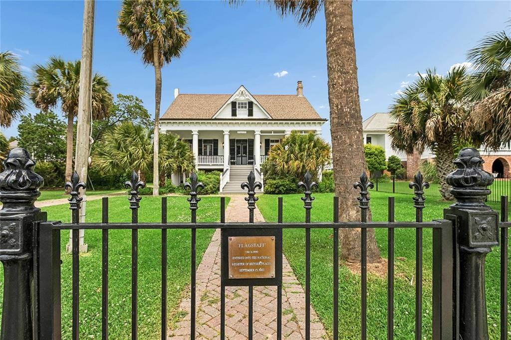 1815 LAKESHORE Drive