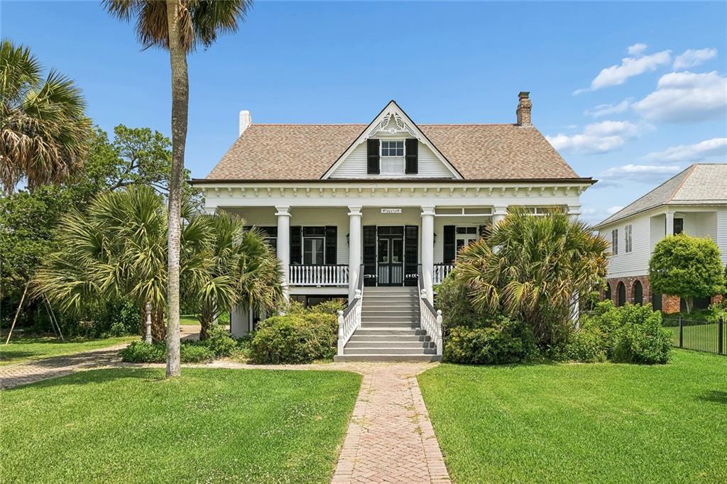 1815 LAKESHORE Drive