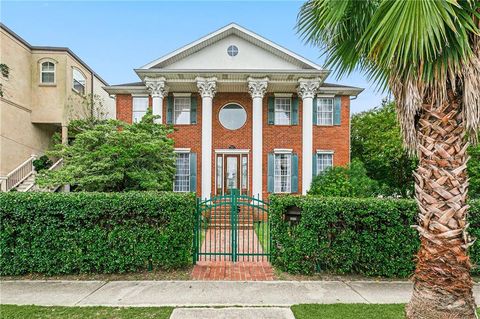 4232 FONTAINEBLEAU Drive New Orleans LA 70125