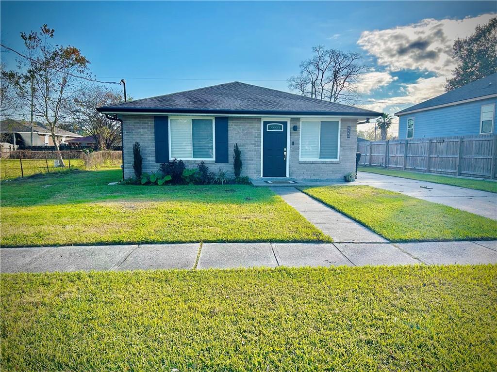 2221 RIVERBEND Drive