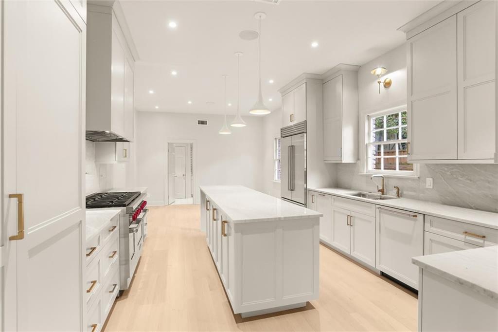 317 FRIEDRICHS Avenue