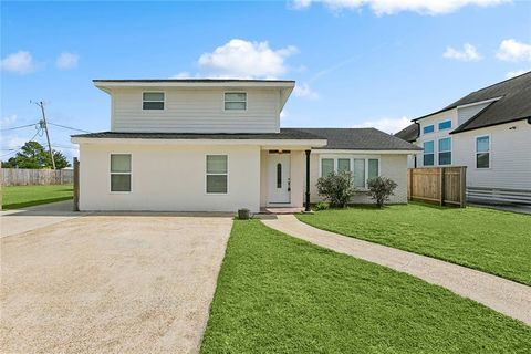 1107 PERRIN Drive Arabi LA 70032