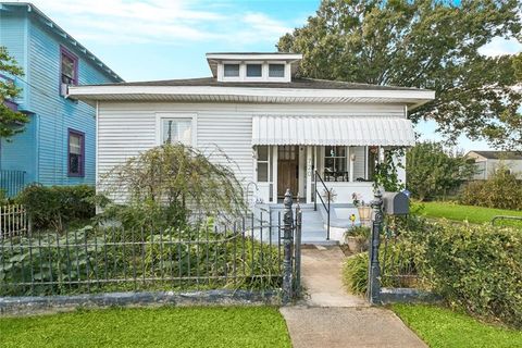 720 DERBIGNY Street Gretna LA 70053