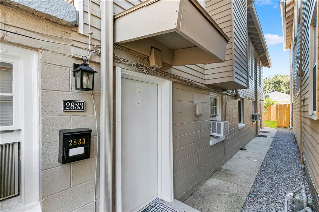 2831 33 PALMER Avenue