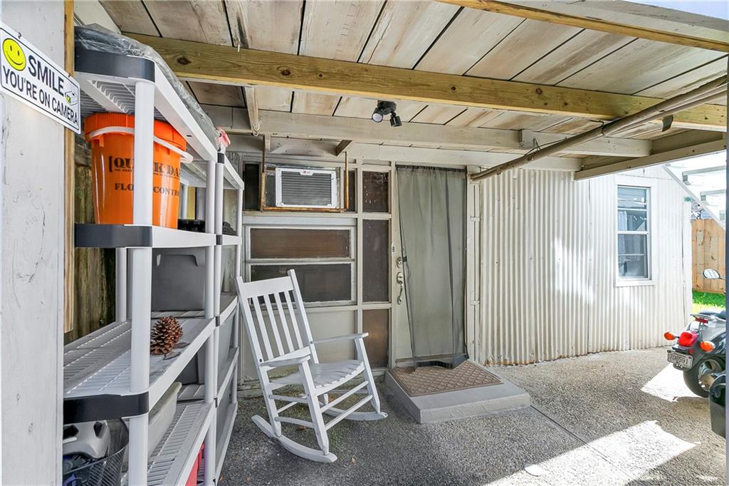 2831 33 PALMER Avenue