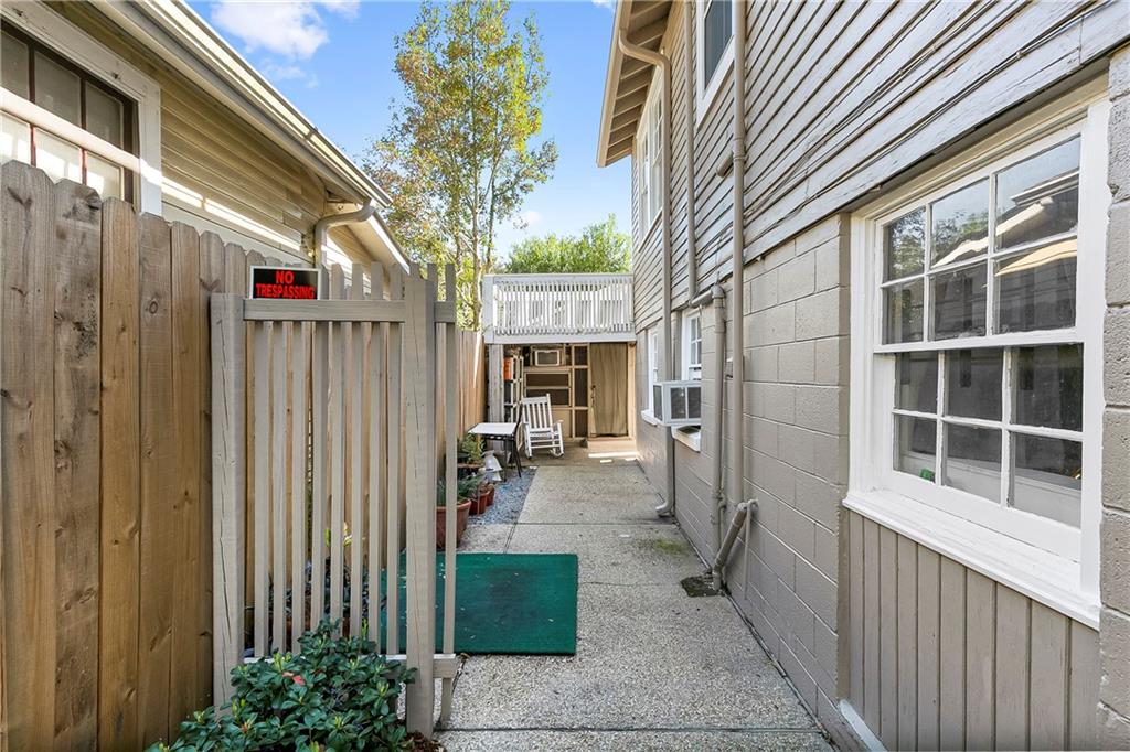 2831 33 PALMER Avenue