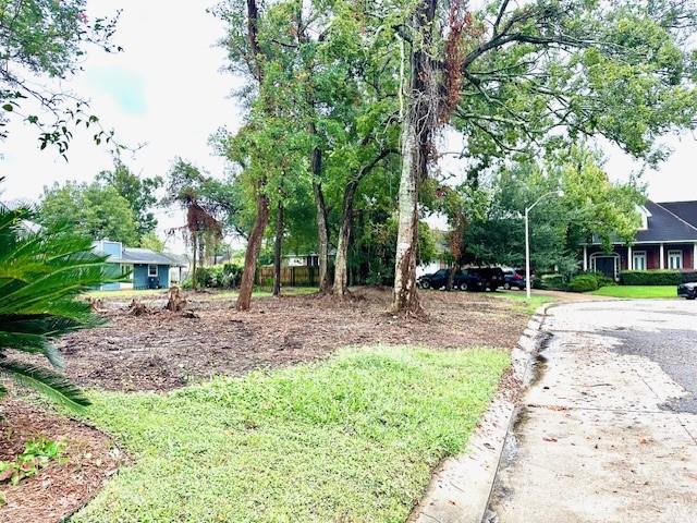 2 WHISPERING OAKS Drive
