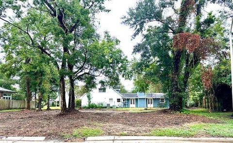 2 WHISPERING OAKS Drive River Ridge LA 70123