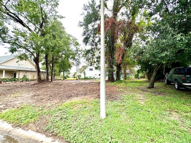 2 WHISPERING OAKS Drive