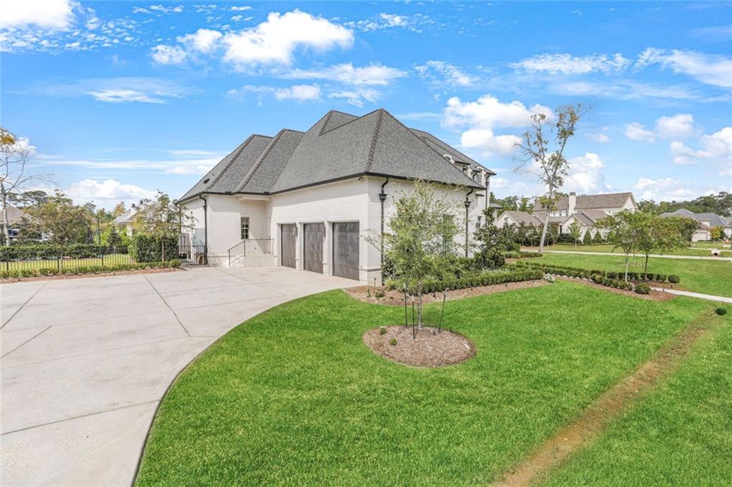 Mandeville, Louisiana 70471, United States, 5 Bedrooms Bedrooms, ,7 BathroomsBathrooms,Residential,Active,128272