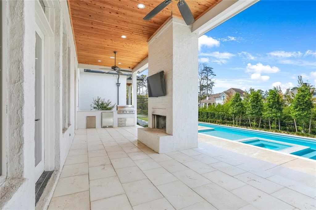 Mandeville, Louisiana 70471, United States, 5 Bedrooms Bedrooms, ,7 BathroomsBathrooms,Residential,Active,128272