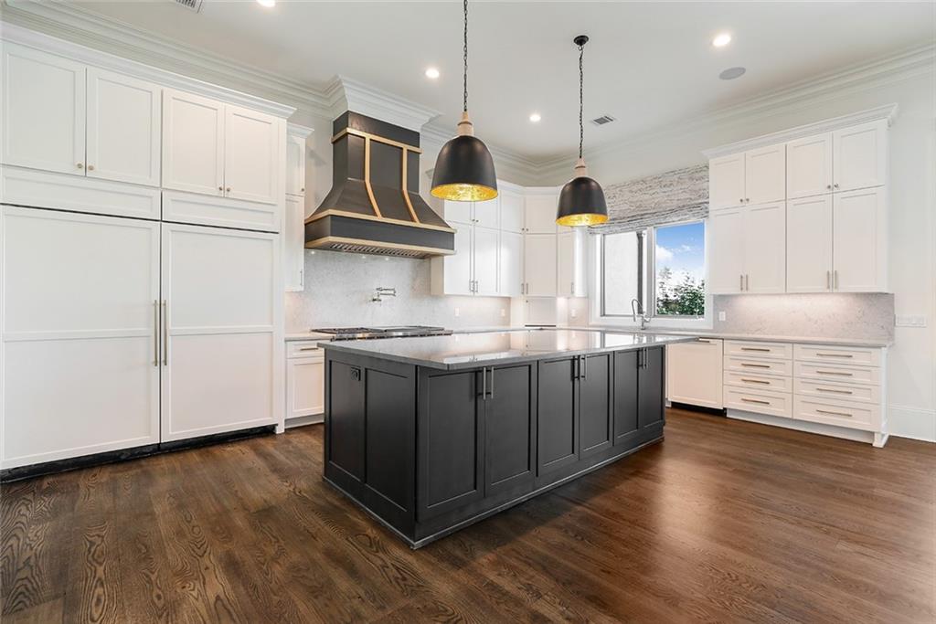 Mandeville, Louisiana 70471, United States, 5 Bedrooms Bedrooms, ,7 BathroomsBathrooms,Residential,Active,128272