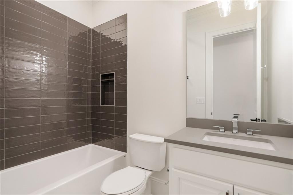 Mandeville, Louisiana 70471, United States, 5 Bedrooms Bedrooms, ,7 BathroomsBathrooms,Residential,Active,128272