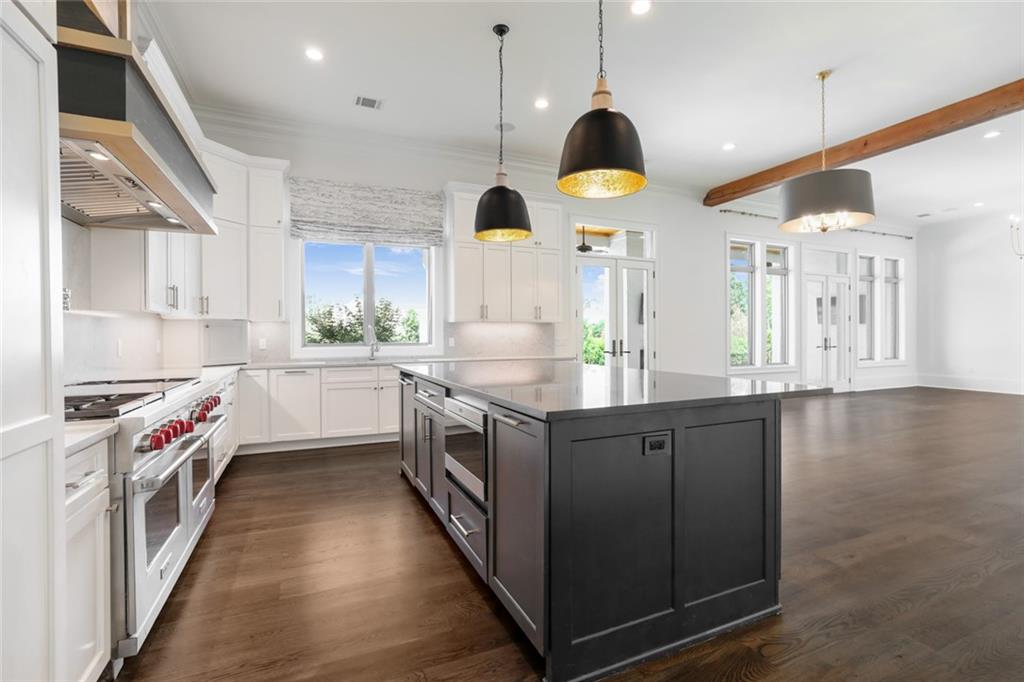 Mandeville, Louisiana 70471, United States, 5 Bedrooms Bedrooms, ,7 BathroomsBathrooms,Residential,Active,128272