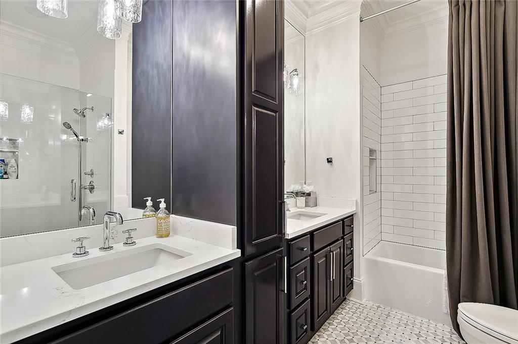 Mandeville, Louisiana 70471, United States, 5 Bedrooms Bedrooms, ,7 BathroomsBathrooms,Residential,Active,128272