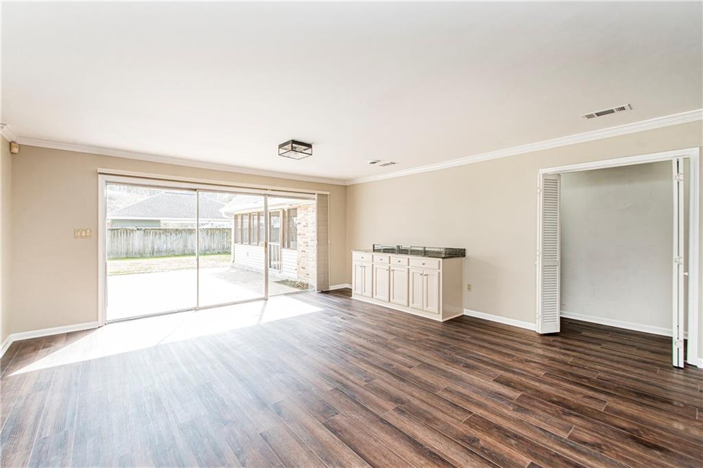 Hammond, Louisiana 70401, United States, 5 Bedrooms Bedrooms, ,4 BathroomsBathrooms,Residential,Pending,9957