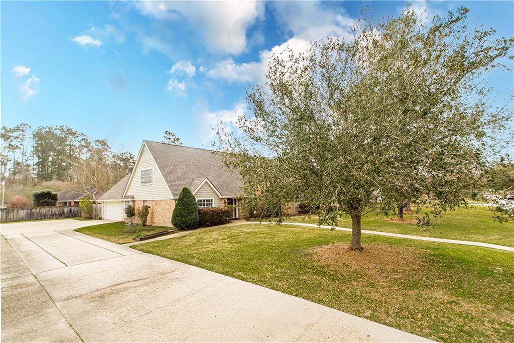 Hammond, Louisiana 70401, United States, 5 Bedrooms Bedrooms, ,4 BathroomsBathrooms,Residential,Pending,9957