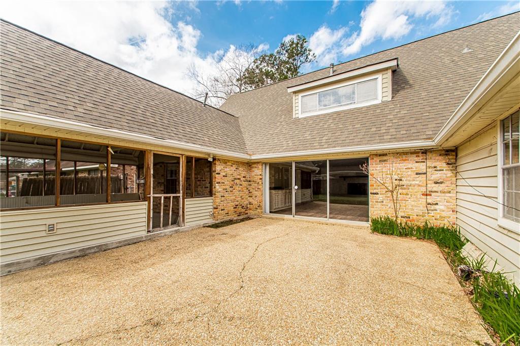 Hammond, Louisiana 70401, United States, 5 Bedrooms Bedrooms, ,4 BathroomsBathrooms,Residential,Pending,9957