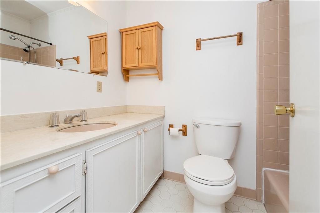 Hammond, Louisiana 70401, United States, 5 Bedrooms Bedrooms, ,4 BathroomsBathrooms,Residential,Pending,9957