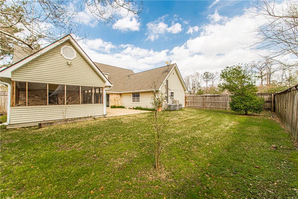 Hammond, Louisiana 70401, United States, 5 Bedrooms Bedrooms, ,4 BathroomsBathrooms,Residential,Pending,9957