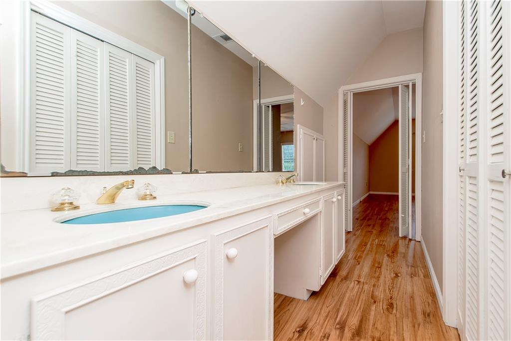 Hammond, Louisiana 70401, United States, 5 Bedrooms Bedrooms, ,4 BathroomsBathrooms,Residential,Pending,9957